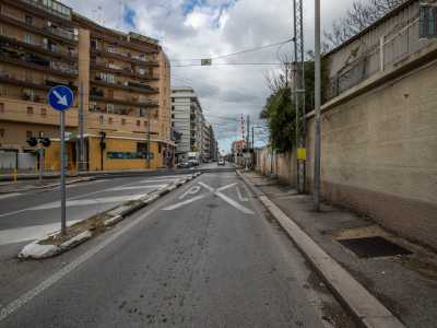 E siamo cos� arrivati ai binari che tagliano via Oberdan....